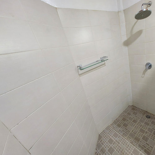 Hotel Bunga Permai Deluxe Bathroom