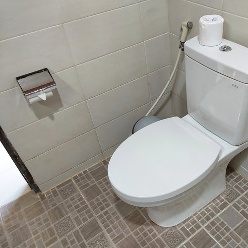 Hotel Bunga Permai Deluxe Bathroom